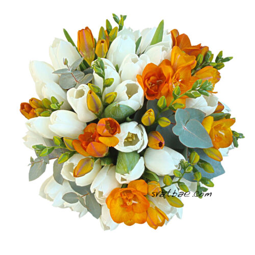 Булчински букет с фрезии и лалета Булчински букет с фрезии и лалета