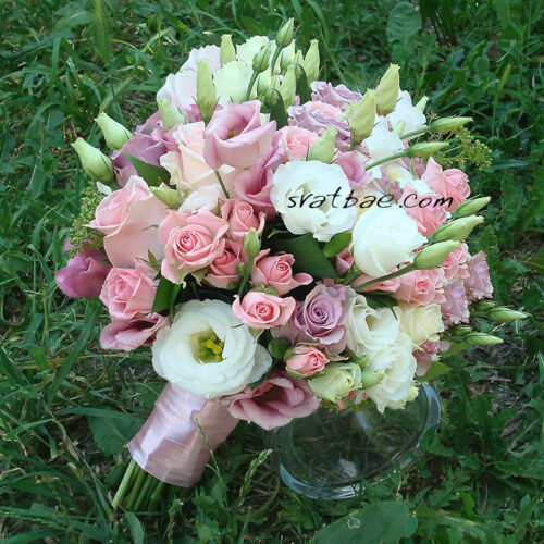 Булчински букет в бяло и розово Булчински букет в бяло и розово