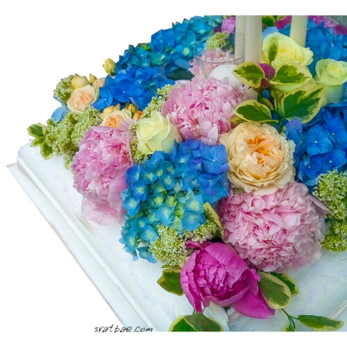 Сватбен букет с цветя и свещи Сватбен букет с цветя и свещи