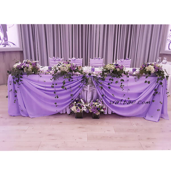 Цветя за младоженска маса в лилаво