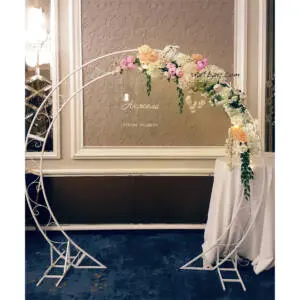 Сватбена арка “Полукръг” с изкуствени цветя