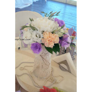 Сватбен букет в бяло и лилаво