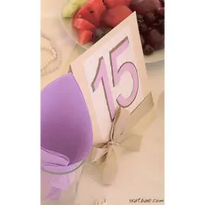 Номер за маса в лилаво