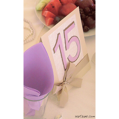 Номер за маса в лилаво Номер за маса в лилаво