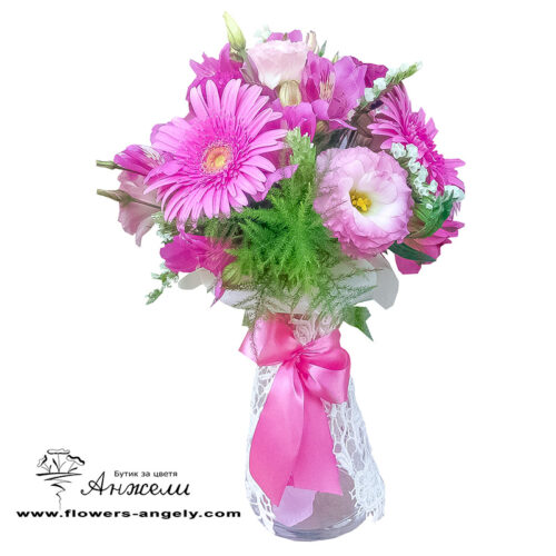 Сватбен букет в наситено цикламено
