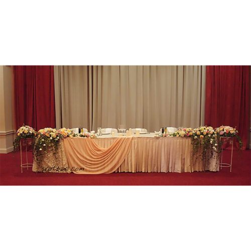 Цветя За Младоженска Маса с комбинация от различни цветя