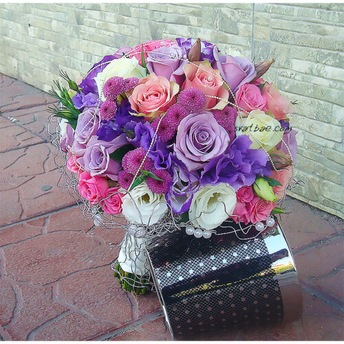 Булчински букет в розово, лилаво и бяло Булчински букет в розово, лилаво и бяло