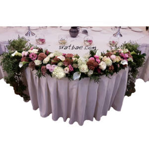 Цветя за младоженска маса с рози