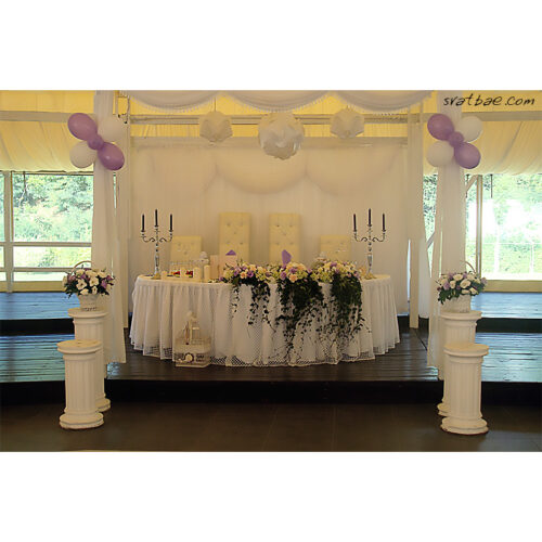 Цветя За Младоженска Маса с еустоми, хортензия и зеленина Цветя За Младоженска Маса с еустоми, хортензия и зеленина