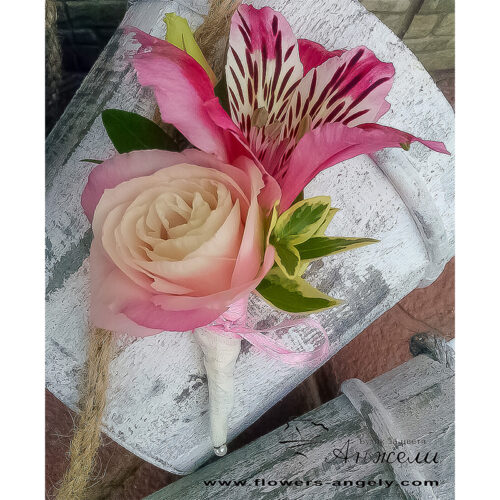 Бутониера с роза и алстромерия Бутониера с роза и алстромерия