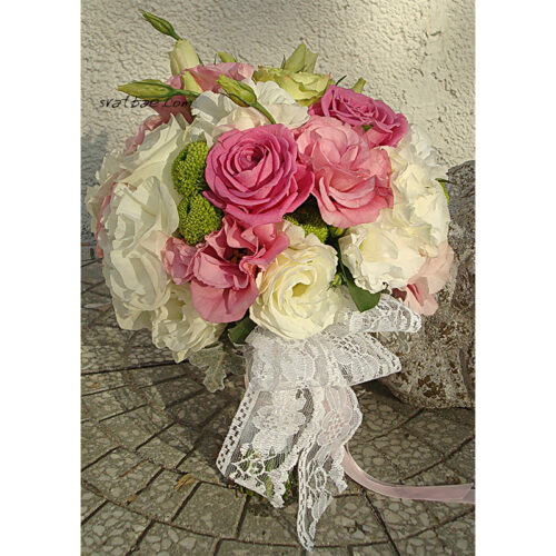 Булчински букет в нежни тонове и дантела Булчински букет в нежни тонове и дантела